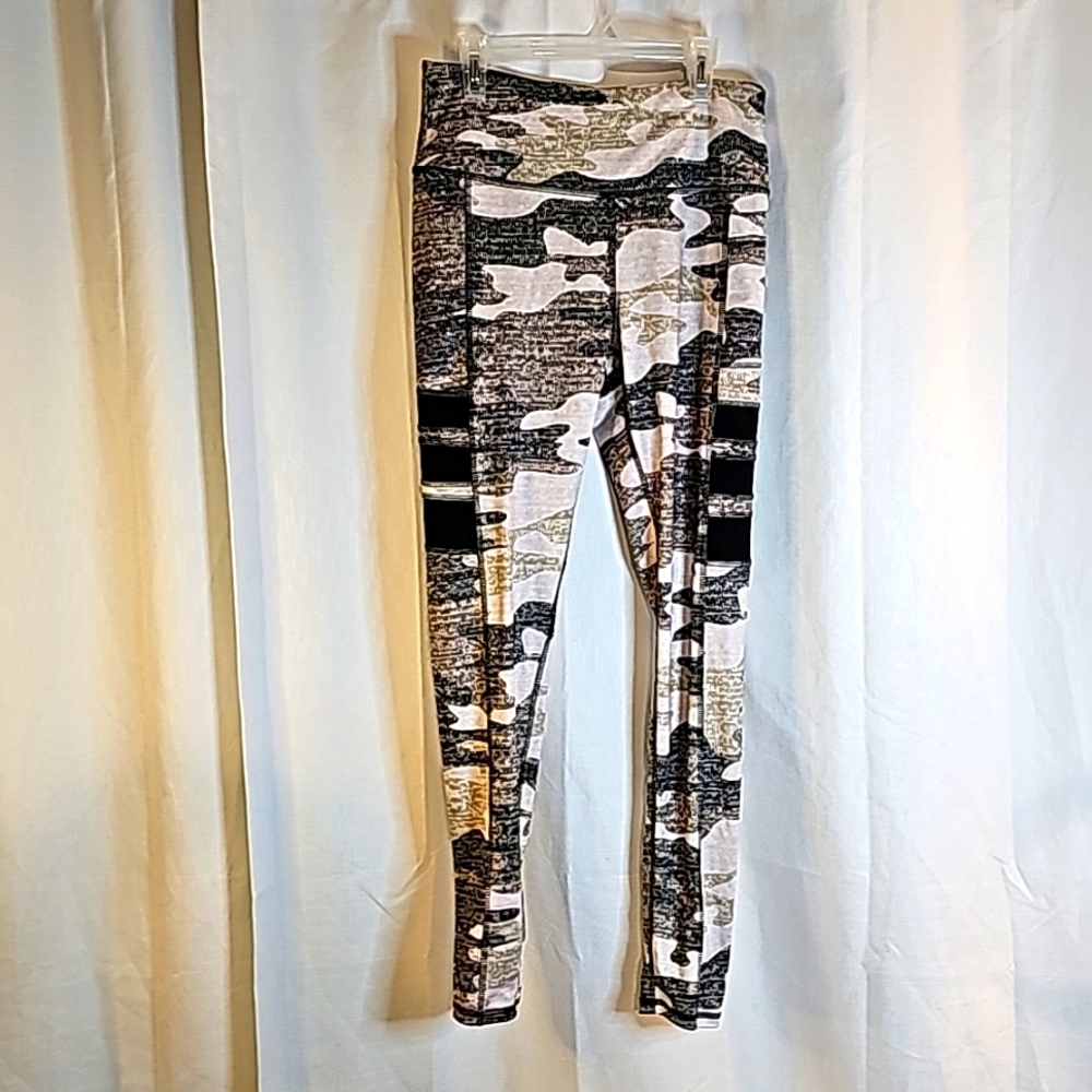 3/$20 X By Gottex M Camo Leggings - Picture 1 of 7